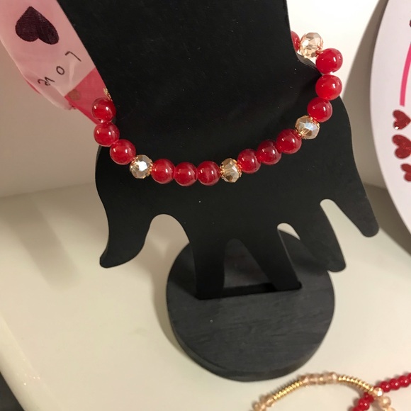 ❤️ 4 Pcs Red & Gold Beaded Bracelet Set NWT - Picture 3 of 5